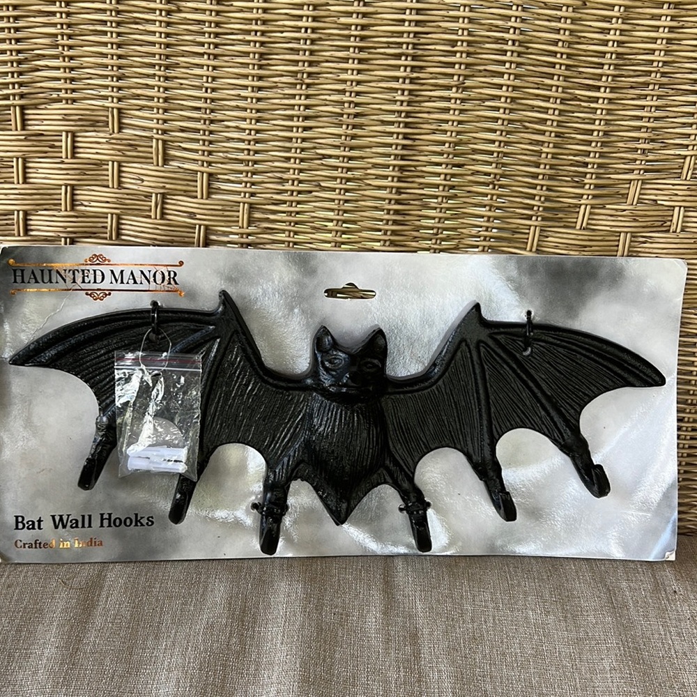 NEW Haunted Manor Bat Wall Hooks Wall Key-holder Cast Iron With Hardware!